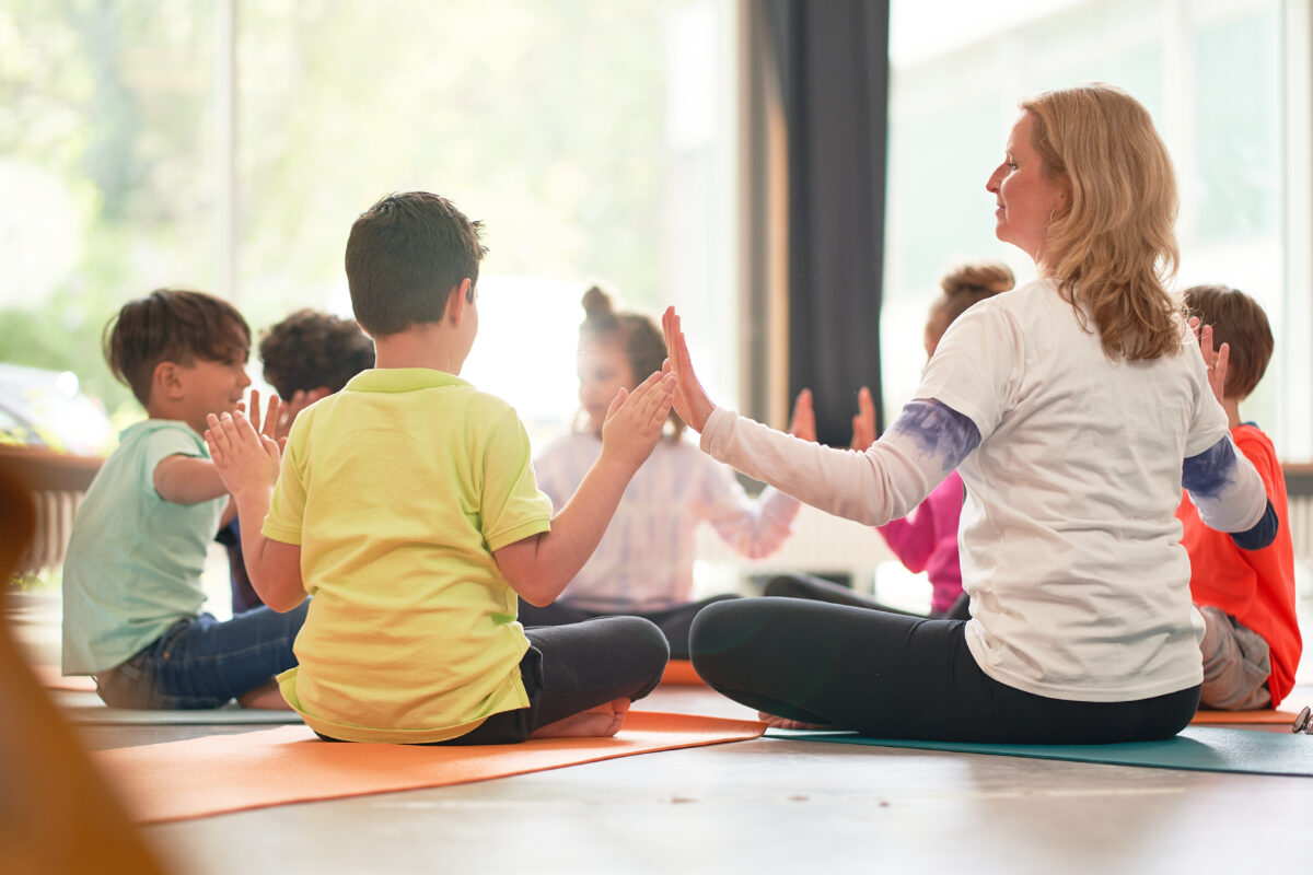 "Yogahilft" bietet auch ein spezielles Programm für Kinder an.