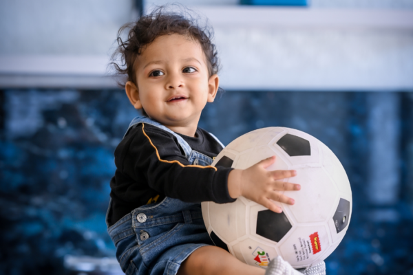 Für frischgebackene Eltern ist es oft eine Herausforderung, Zeit für Sport zu finden. Doch in Eimsbüttel gibt es zahlreiche Angebote, bei denen Eltern gemeinsam mit ihren Babys aktiv sein können. Ob Yoga, Fitness oder Gymnastik - hier ist für jeden Geschmack etwas dabei.