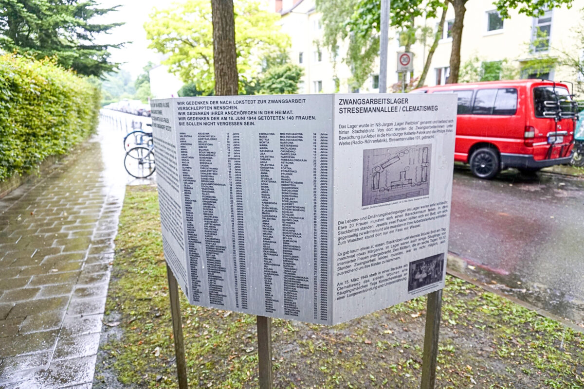 Am 18. Juni war der 80. Todestag von 140 Zwangsarbeiterinnen, den "Valvo-Frauen". Das Forum Kollau organisierte eine Gedenkveranstaltung. Foto: Alexis Milne
