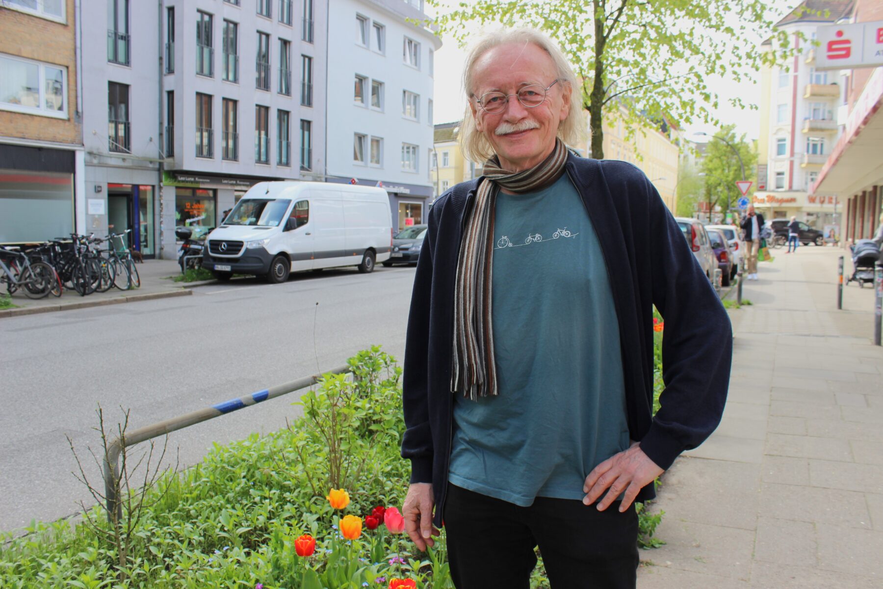Helmut Behr hat in der Methfesselstraße ein Gemeinschaftsbeet eröffnet. Foto: Christiane Tauer