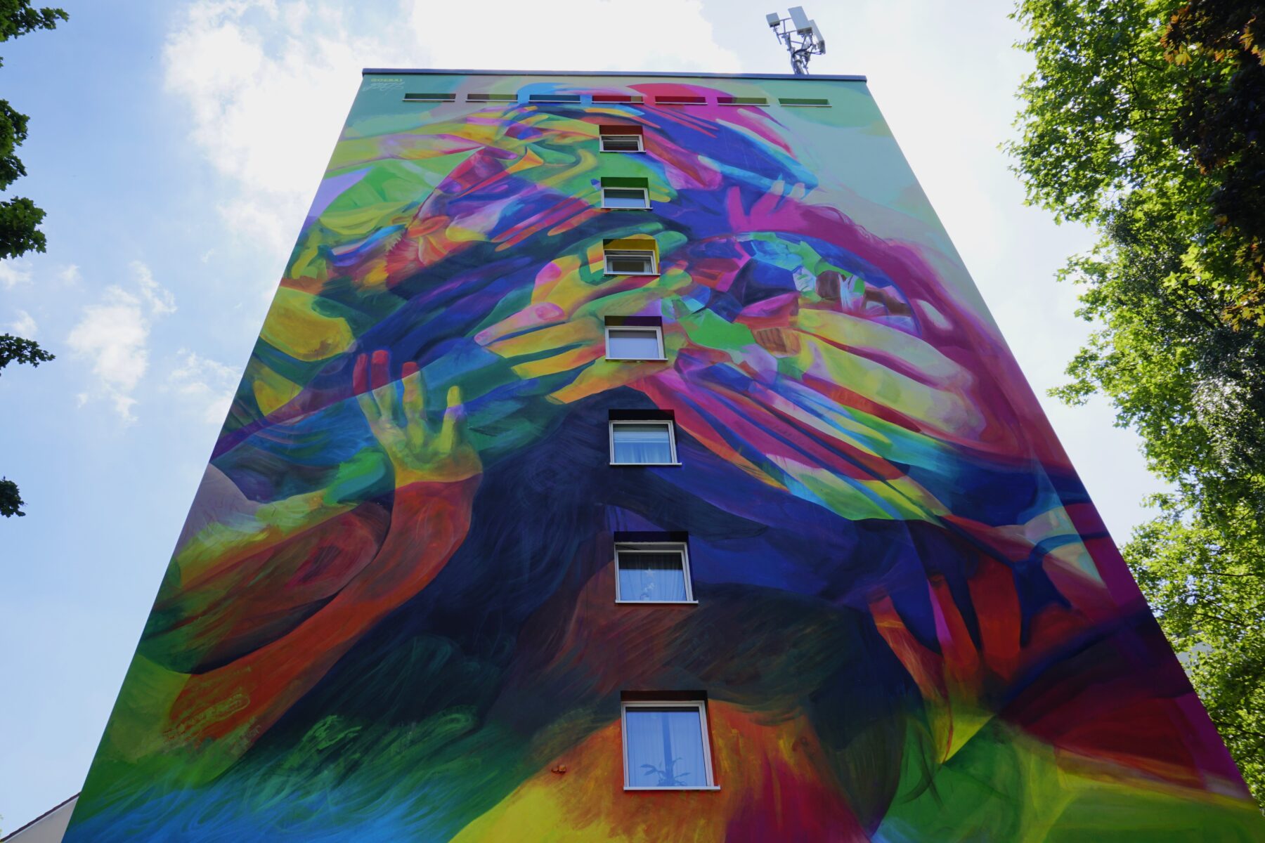 Kunst an der Wand eines Hauses am Doormannsweg soll auf Wasserarmut aufmerksam machen. Foto: Alexis Milne