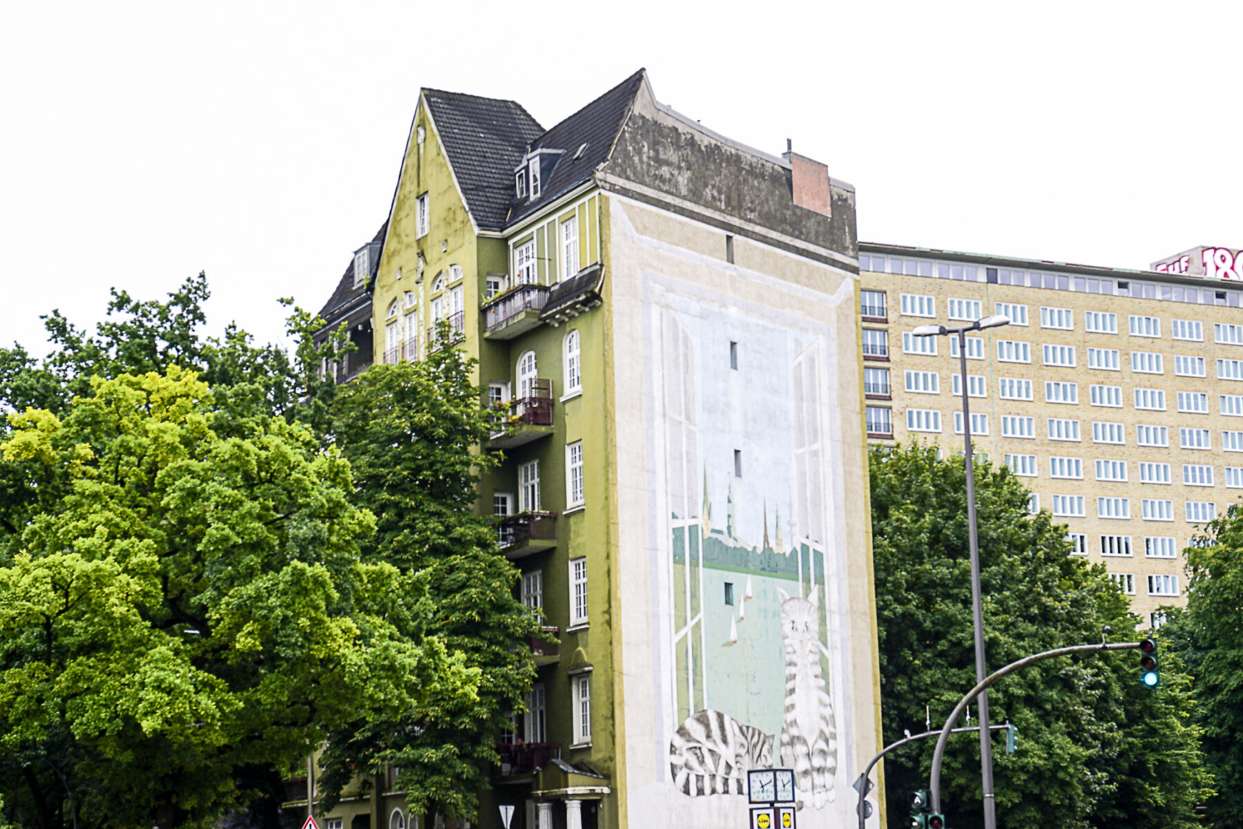 Bewohner werfen SAGA vor, Haus mit "Grindel-Katzen" nicht zu sanieren. Foto: Alexis Milne