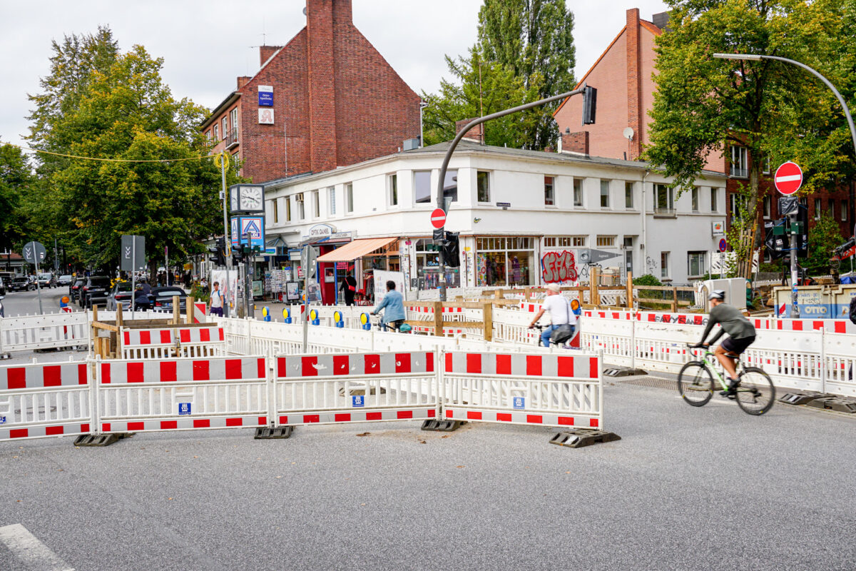 Auf der Osterstraße im Bereich der Schwenckestraße finden bis November Bauarbeiten zum Ausbau des Fernwärmenetzes statt.