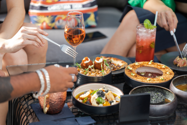 Wer in ferne Küchen eintauchen möchte, muss nicht weit reisen. In Eimsbüttel laden internationale Restaurants dazu ein, Aromen aus der ganzen Welt zu entdecken.