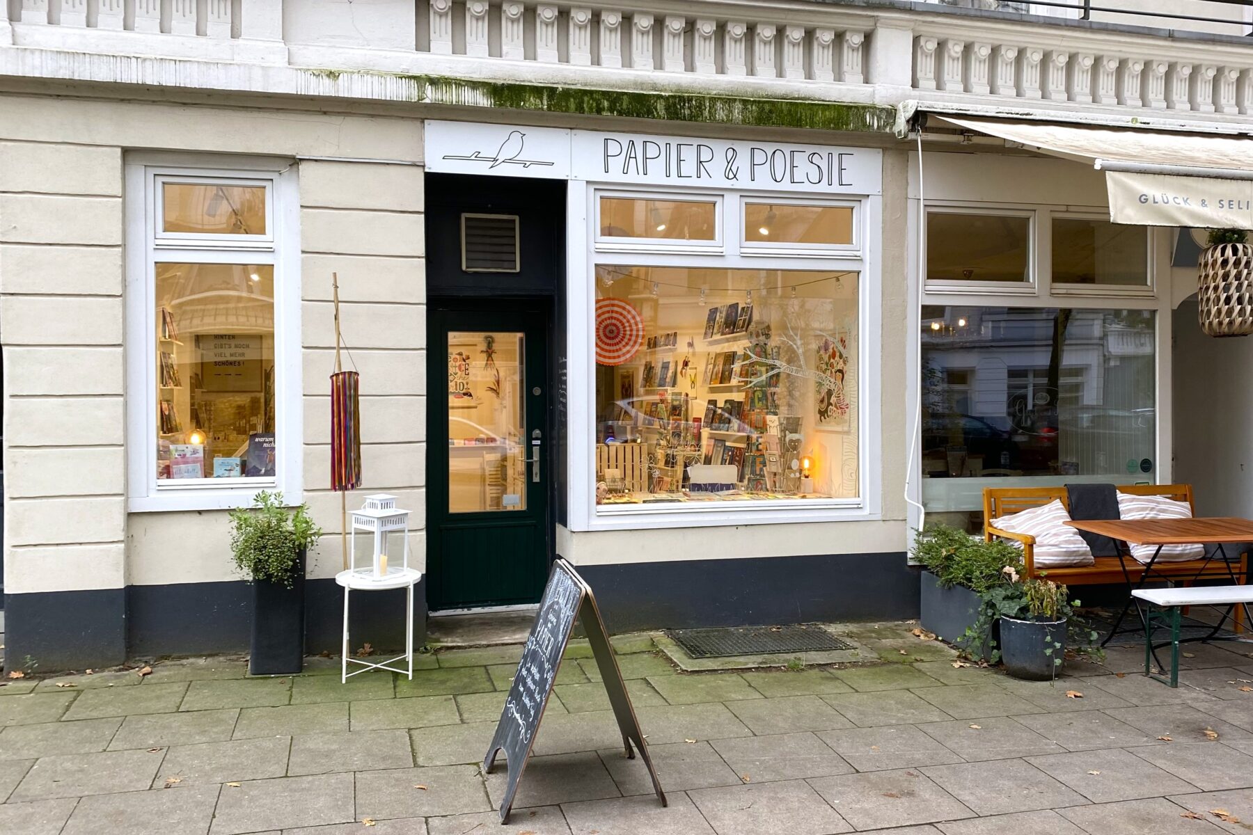 Die Buchhandlung Papier und Poesie muss schließen. Foto: Alexis Milne