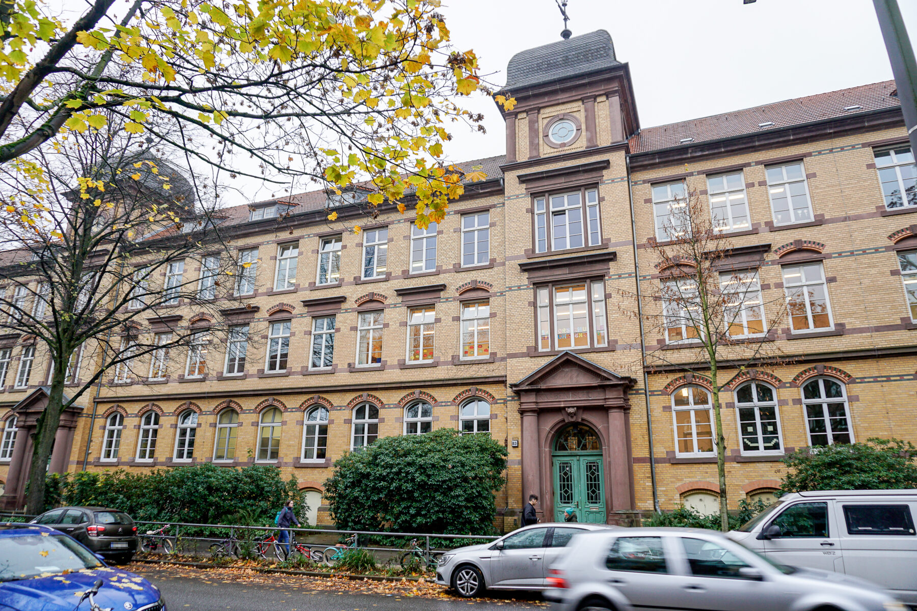 Die Polizei gibt Empfehlungen, wie Eltern ihr Kinder darauf vorbereiten können, wenn sie von fremden Menschen angesprochen werden. Symbolfoto: Benedikt Hojenski