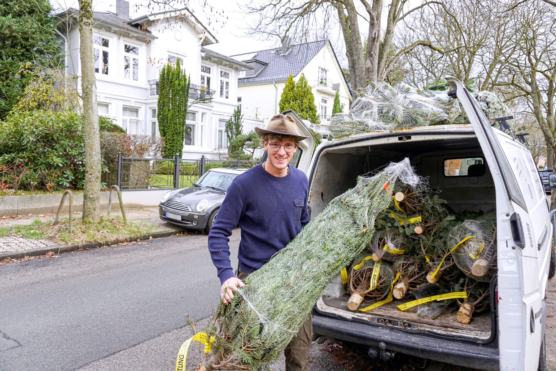 Nils Kranauge verkauft von Kind an Weihnachtsbäume. Foto: Alexis Milne