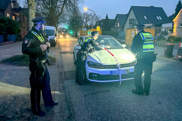Am 25. März ereignet sich gegen Nachmittag ein schwerer Unfall: Ein PKW erfasste zwei Mädchen. Foto: HamburgNews