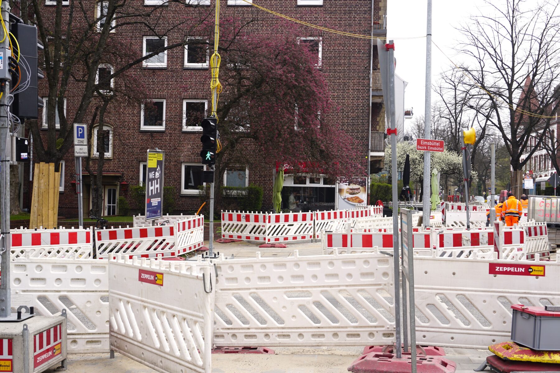 Die Osterstraße liegt für viele Kinder auf dem Schulweg. Doch die Baustellen machen den Weg für Kinder unübersichtlich. Foto: Frieda Stadtlander