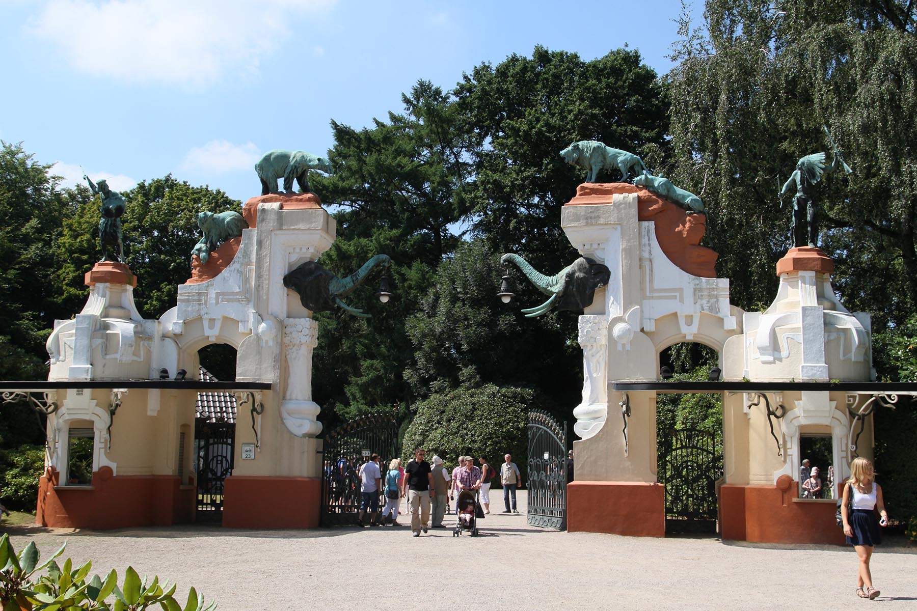 Das Tor von Hagenbecks Tierpark wird renoviert. Foto: Götz Berlik
