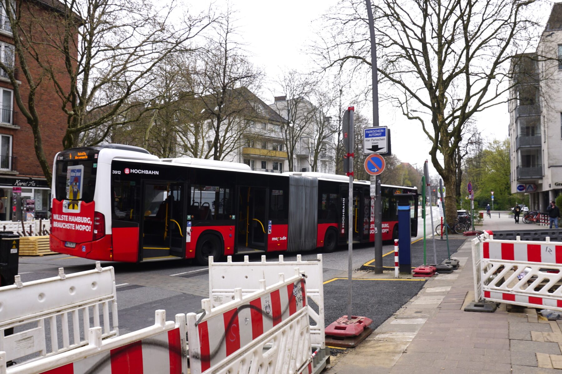 Die Osterstraße liegt für viele Kinder auf dem Schulweg. Doch die Baustellen machen den Weg für Kinder unübersichtlich. Foto: Frieda Stadtlander