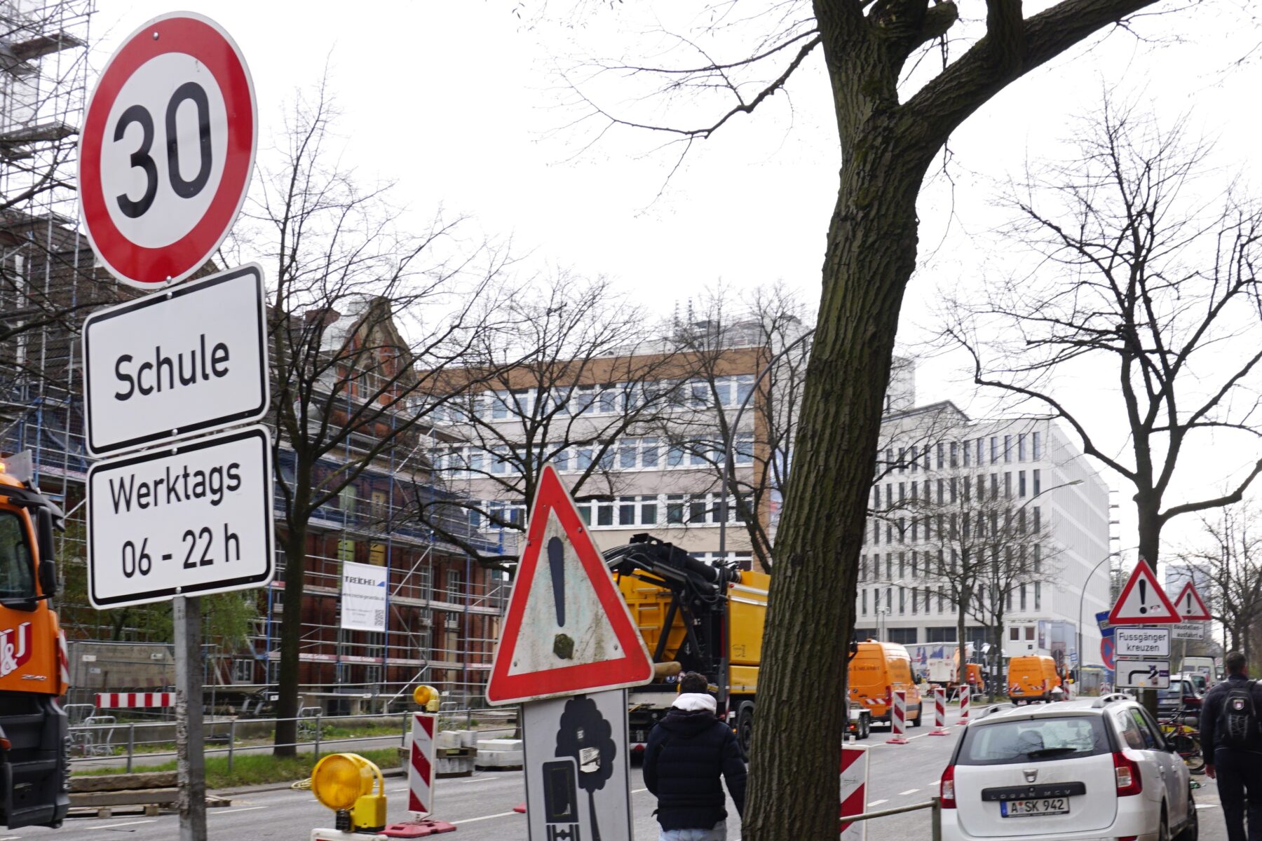 Viele Baustellen machen die Bundesstraße unübersichtlich für Schulkinder. Foto: Frieda Stadtlander