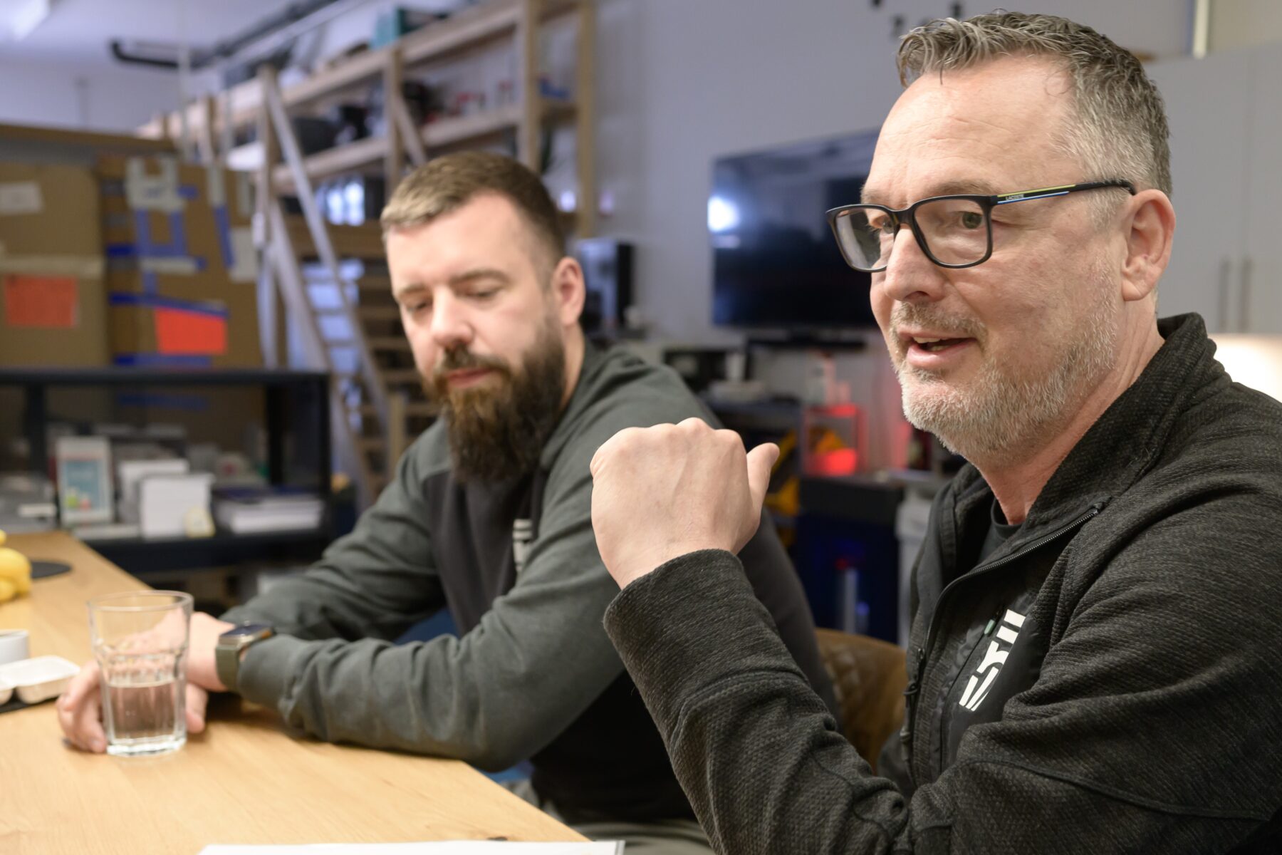 In der Meistermeile haben die Gründer Frank Hüllmann (rechts) und Henning Baalmann (links) den passenden Standort gefunden, um ihren Teamgeist im Handwerk zu verwirklichen. Foto: Rainer Wiemers