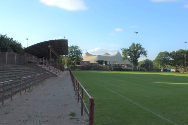 Im Sportpark Eimsbüttel sollen aus der Eis- und Radrennbahn zwei neue Einrichtungen werden. Archivbild: Julia Haas