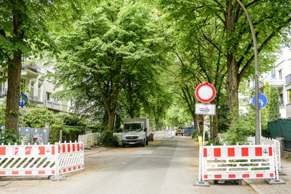 In der Wrangelstraße sollten im Zuge von Umbaumaßnahmen Parkplätze wegfallen. Foto: Ella Schinkel