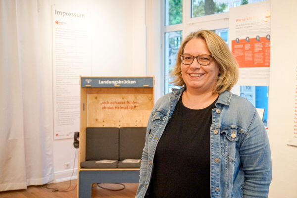 Theresa Hertrich ist Projektkoordinatorin von „Demokratie vor Ort: Resonanz-Raum-Ausstellung“. Foto: Julia Haas