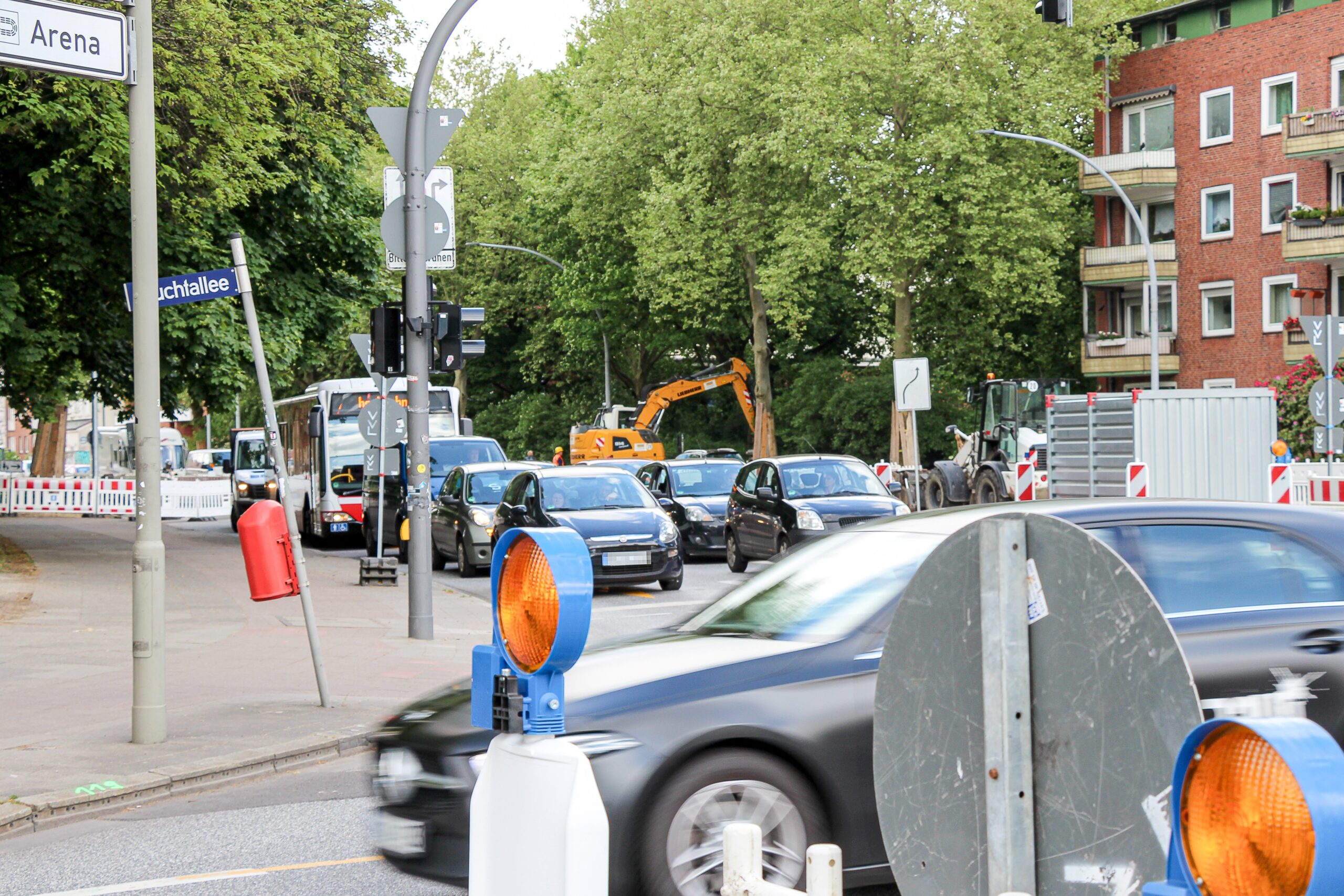 Parallel-zur-Osterstra-e-Weitere-Baustelle-in-Eimsb-ttel