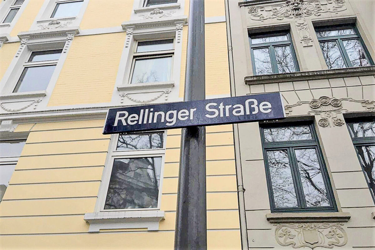 Der Umbau der Rellinger Straße zu einer dauerhaften Schulstraße liegt wegen des Parkplatz-Moratoriums auf Eis. Archivbild: Kira Tongers