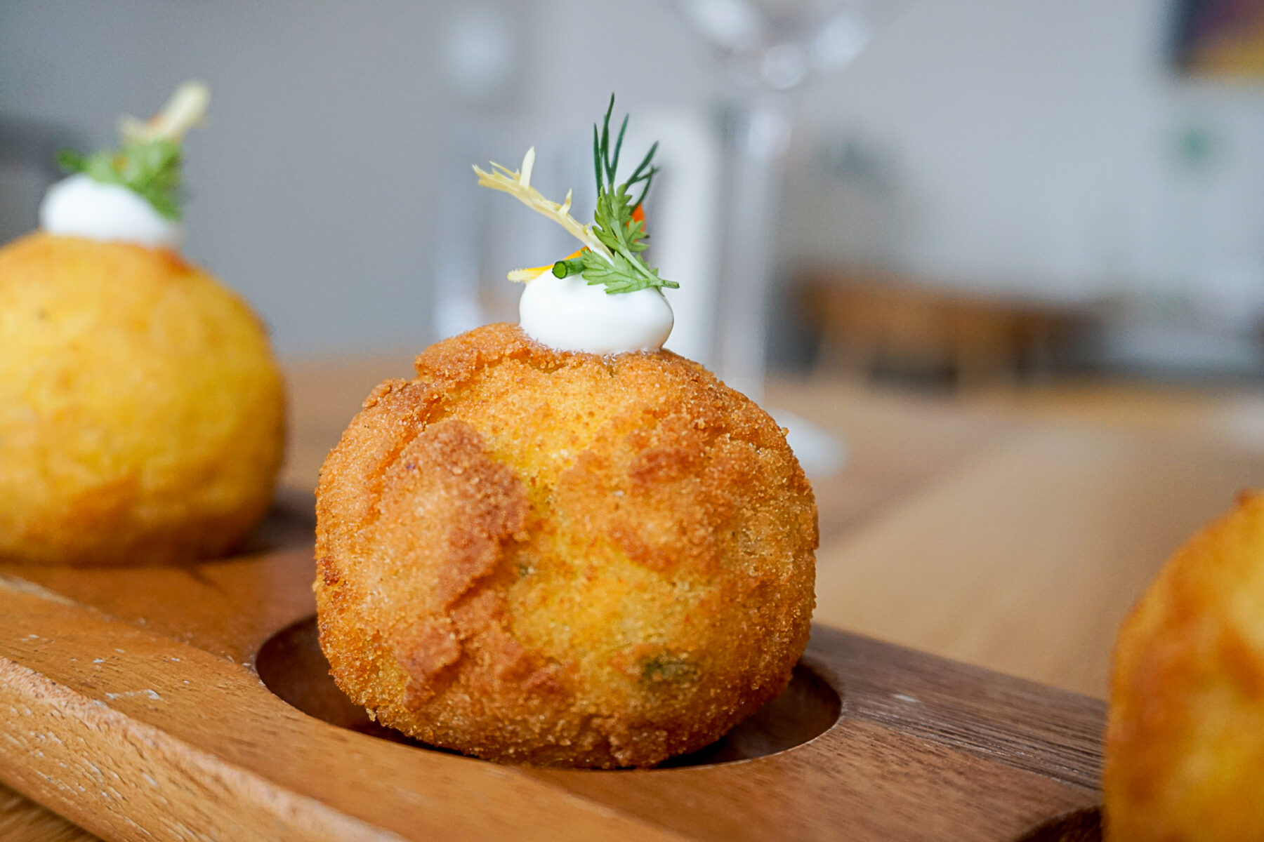 Arancinas sind frittierte Reisbällchen. Foto: Frieda Stadtlander