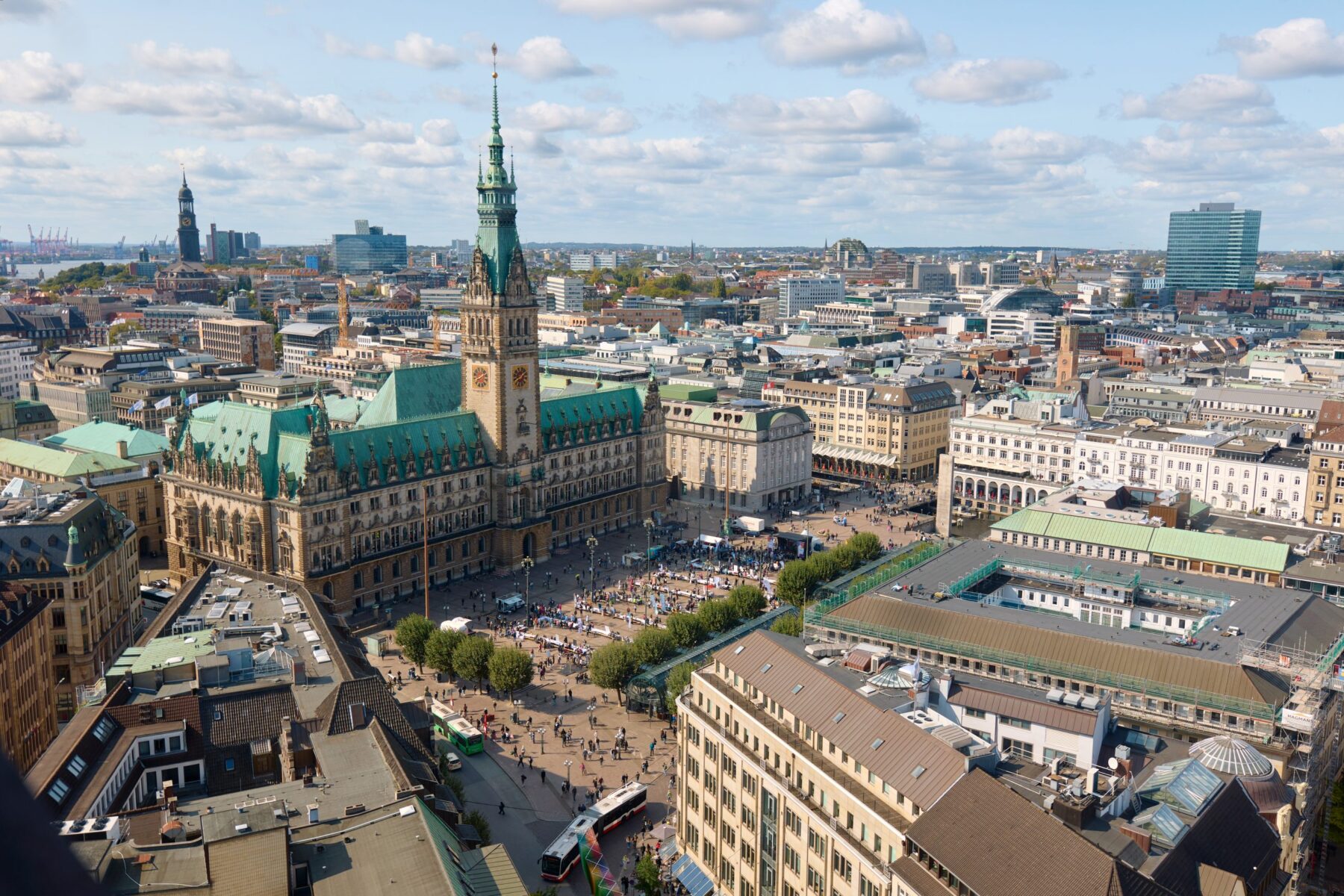 Die Hamburger Stiftungstage feiern auf dem Rathausmarkt. Foto: Stiftungsbüro Hamburg/Sven Wied