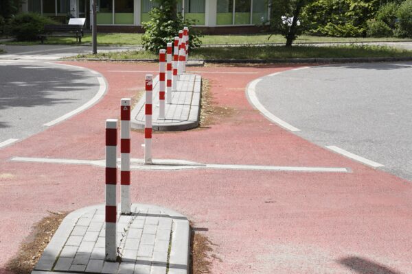 Diagonalsperre an der Kreuzung Grandweg/Stresemannallee beruhigt den Verkehr. Foto Teresa Runge