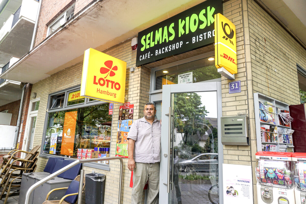Nach dem versuchten Einbruch ist die Tür von Harkan Arkins Kiosk kaputt. Foto: Hanna Anthonisen
