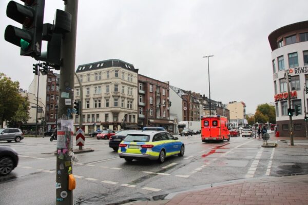 Auf der Hoheluftchaussee kam es zu einem Unfall zwischen einem Fußgänger und einem Lkw. Symbolbild: Eimsbütteler Nachrichten