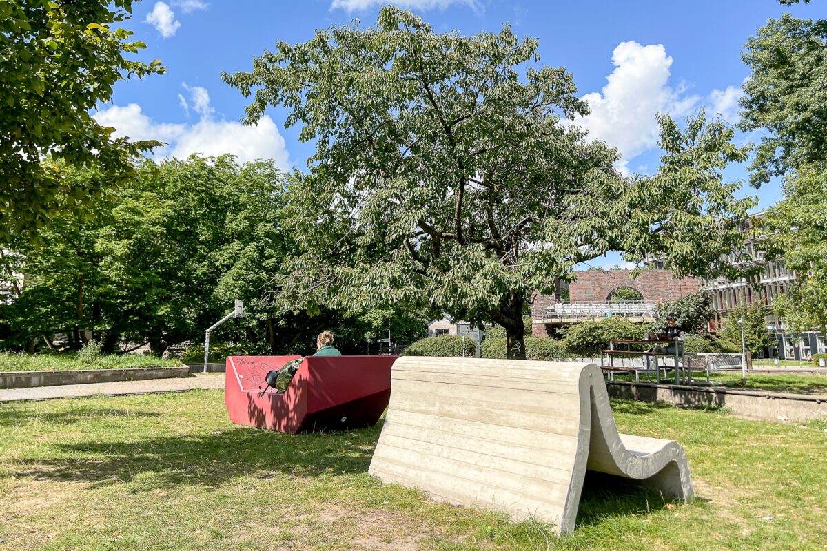 Dieser Baum auf dem Campus der Universität Hamburg kann dank einer Soundinstallation sprechen. Foto: Alexis Milne