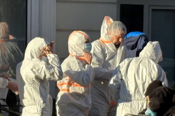 Einsatzkräfte am Tatort im Generalsviertel: Hier ereignete sich die tödliche Auseinandersetzung im Februar 2025. Foto: Hamburg News