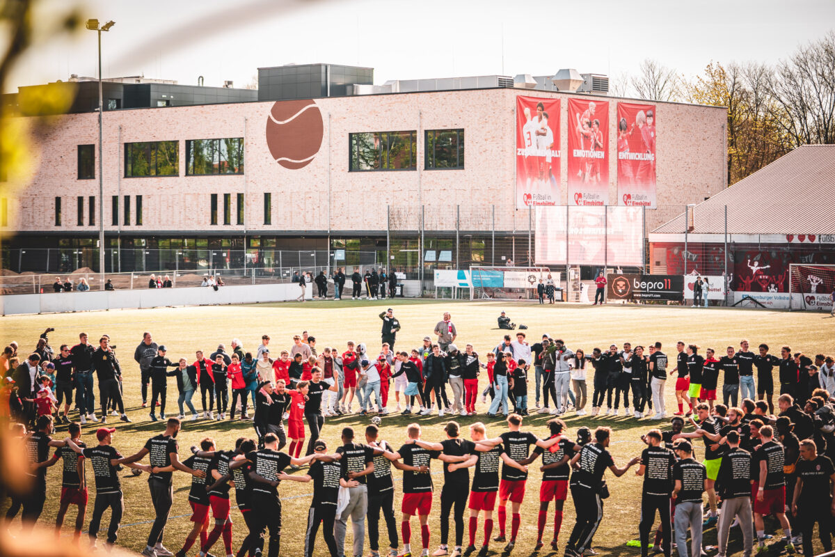 Der ETV lädt zum Benefizspiel ins Fußballstadion am Lokstedter Steindamm ein. Symbolfoto: Justus Stegemann