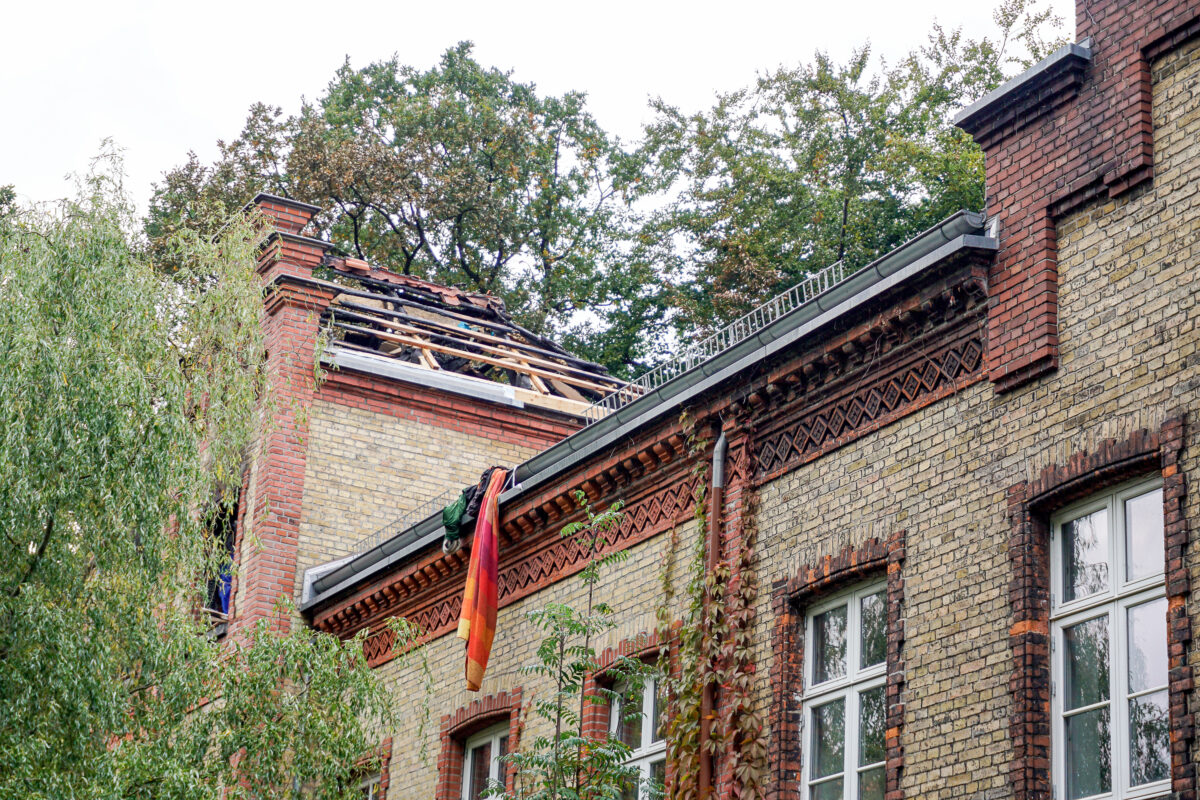 Ein Brand im Schröderstift sorgte für einen Großeinsatz der Feuerwehr. Foto: Aaro Müller