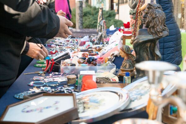 Helloweenfrid-Flohmarkt in Lokstedt Eimsbüttel. Symbolbild: Canva