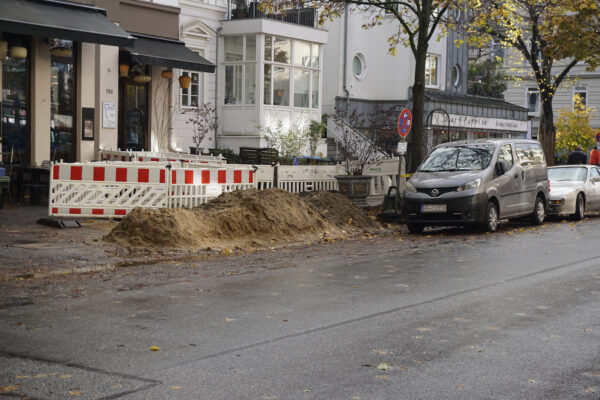 Am Eppendorfer Weg ereignete sich am 29.11. in der Früh ein Rohrbruch. Foto: Aaron Müller