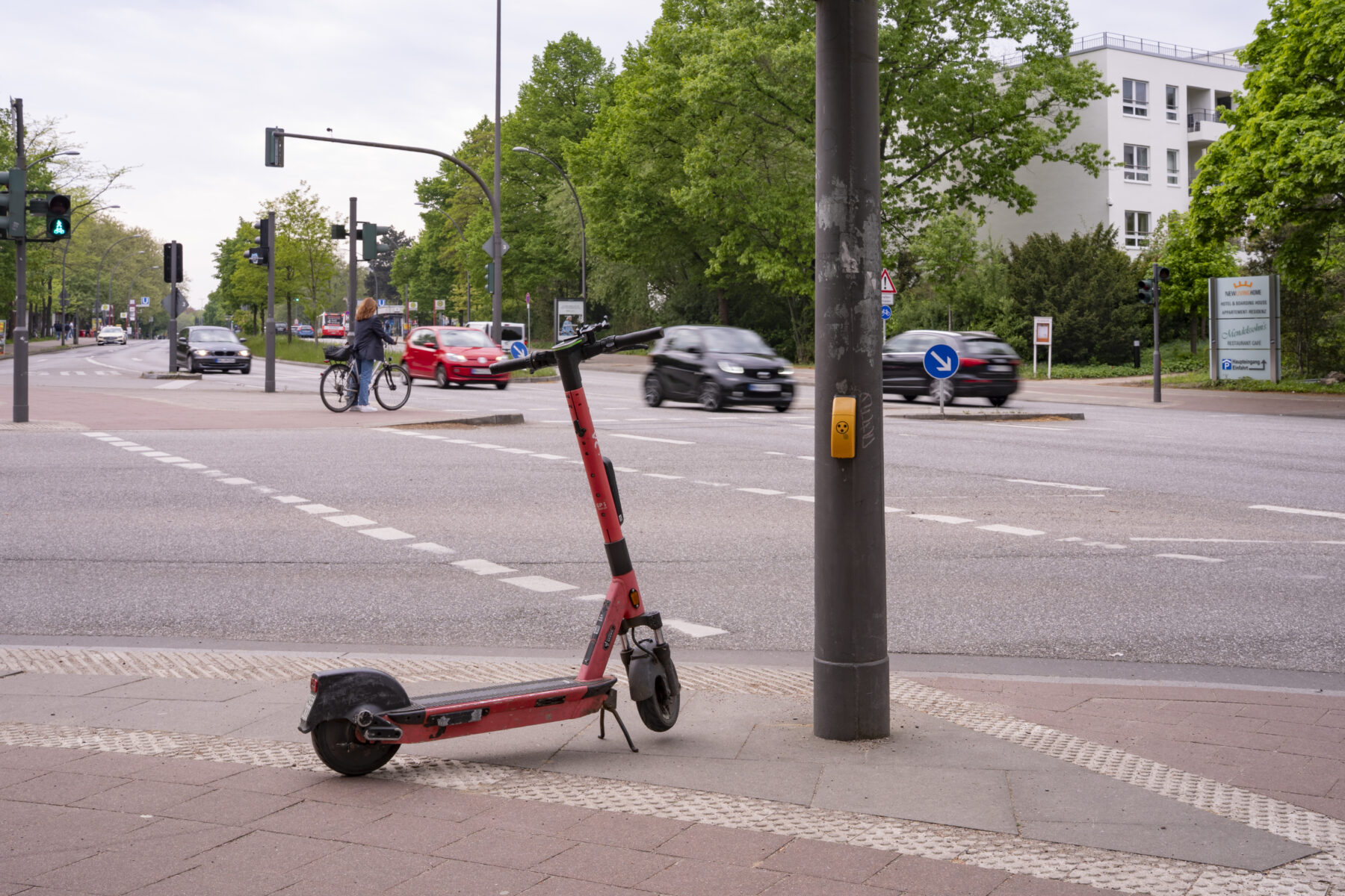 Grüne fordert zehn E-Scooter Stellplätze in Eimsbüttel. Foto: Henning Angerer