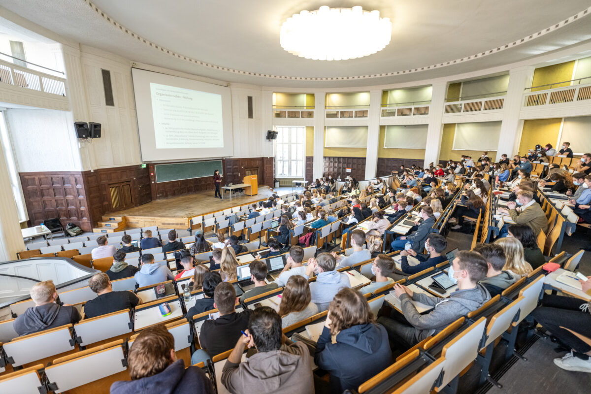 Uni Hamburg bietet Vorträge für Öffentlichkeit an. Foto: Frank von Wieding