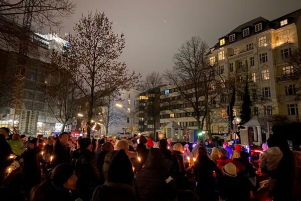 Eine Kirche und Vereine laden zum gemeinsamen Singen für Menschenrechte im Grindel ein. Foto: Simone Zander