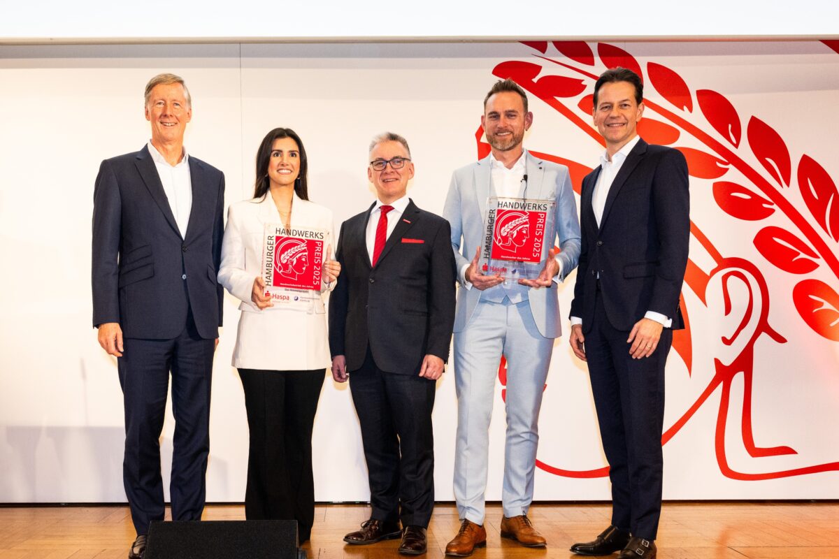 Der Handwerkspreis ging an Seren Gören (Das Himmelsprojekt) und Julian Stern (2. von rechts). Foto: Romanus Fuhrmann