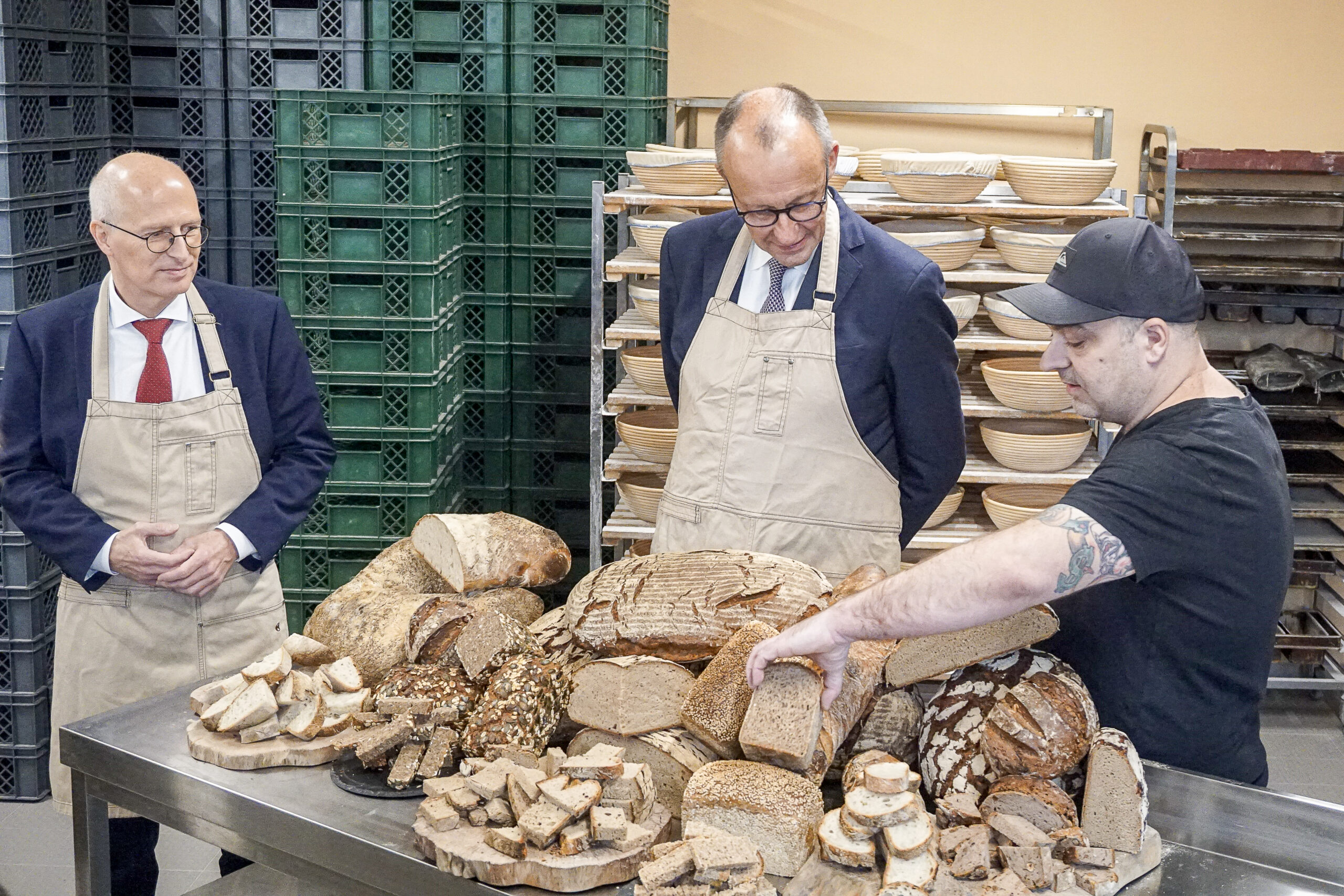 Friedrich-Merz-besuchte-Eimsb-tteler-Handwerkshof-Dieses-Konzept-kannte-ich-noch-nicht-