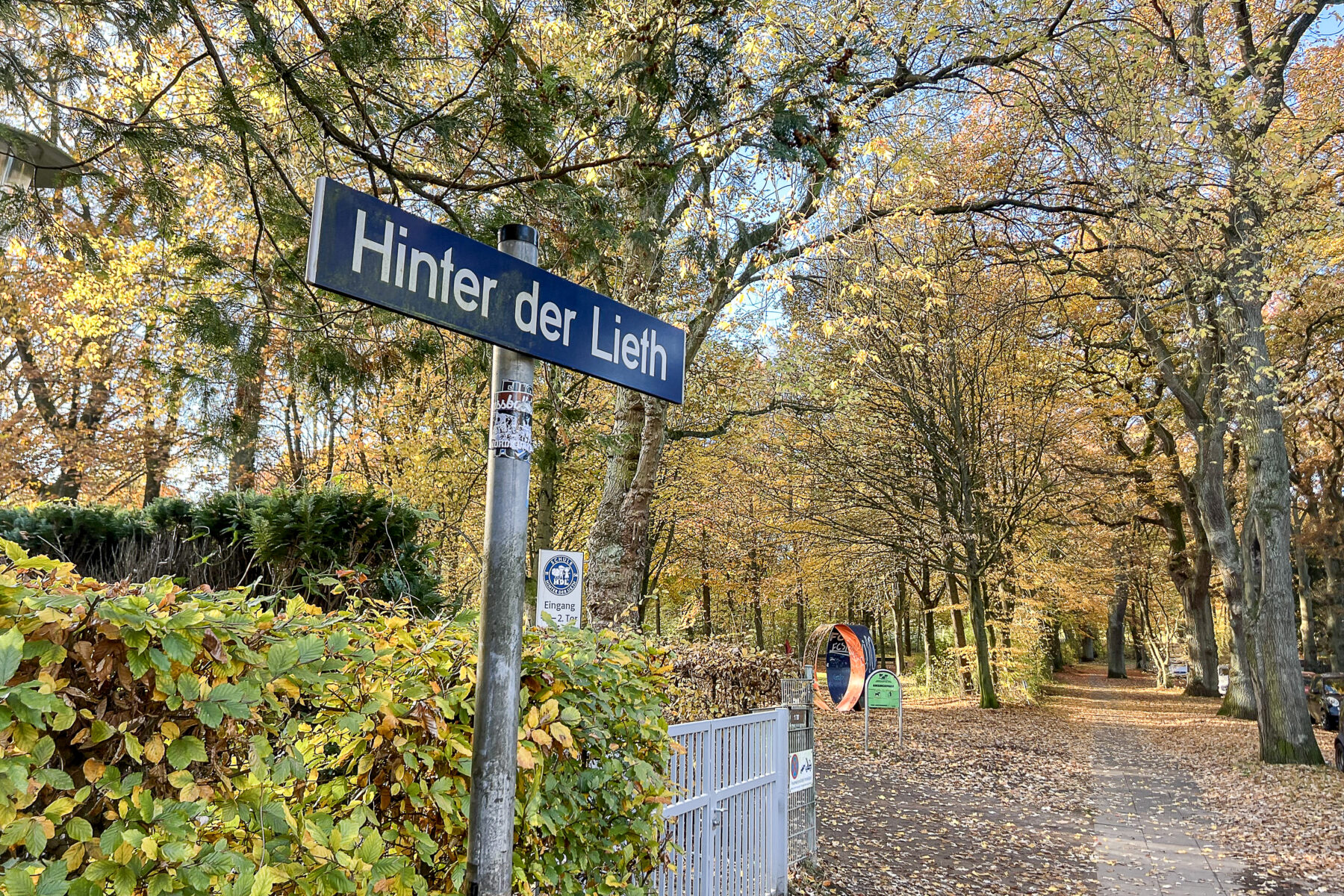 Lokstedt-Mann-entbl-t-sich-vor-Kind-in-Park