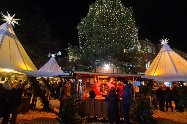 Auf dem Tibarg in Niendorf findet ein Weihnachtsmarkt statt. Foto: Arbeitsgemeinschaft Tibarg e.V.