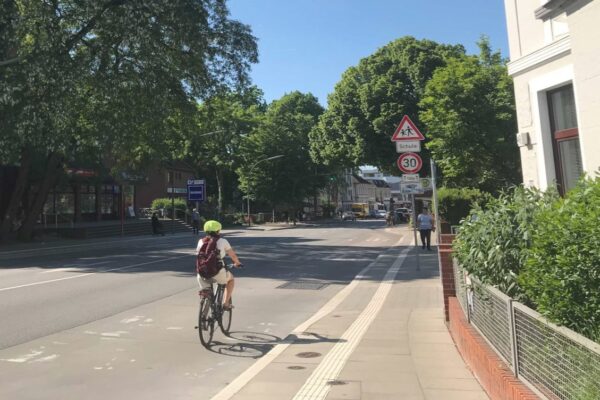 Die Antrag der Linksfraktion Eimsbuettel zur Verkehrsberuhigung in Schnelsen wurde mehrstimmig abgelehnt Foto: Eimsbuetteler Nachrichten