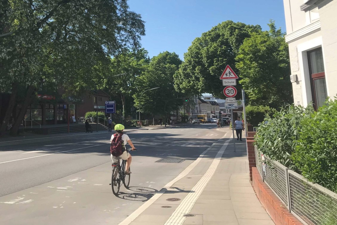 Der Antrag der Linksfraktion Eimsbuettel zur Verkehrsberuhigung in Schnelsen wurde mehrstimmig abgelehnt. Foto: Lukas Görlitz