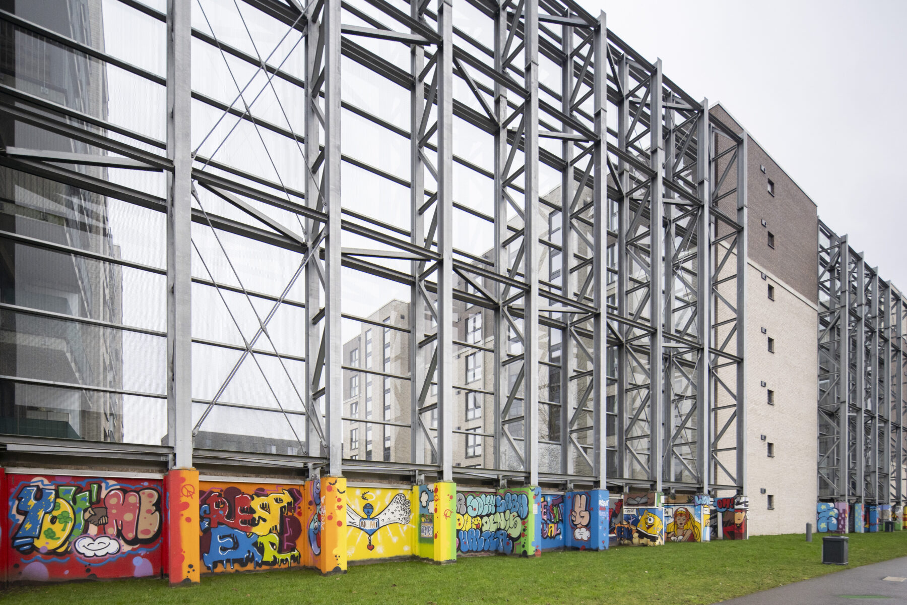 Eimsbüttel setzt sich für den Schutz von Wildvögeln ein und will Glasflächen verändern. Foto: Henning Angerer