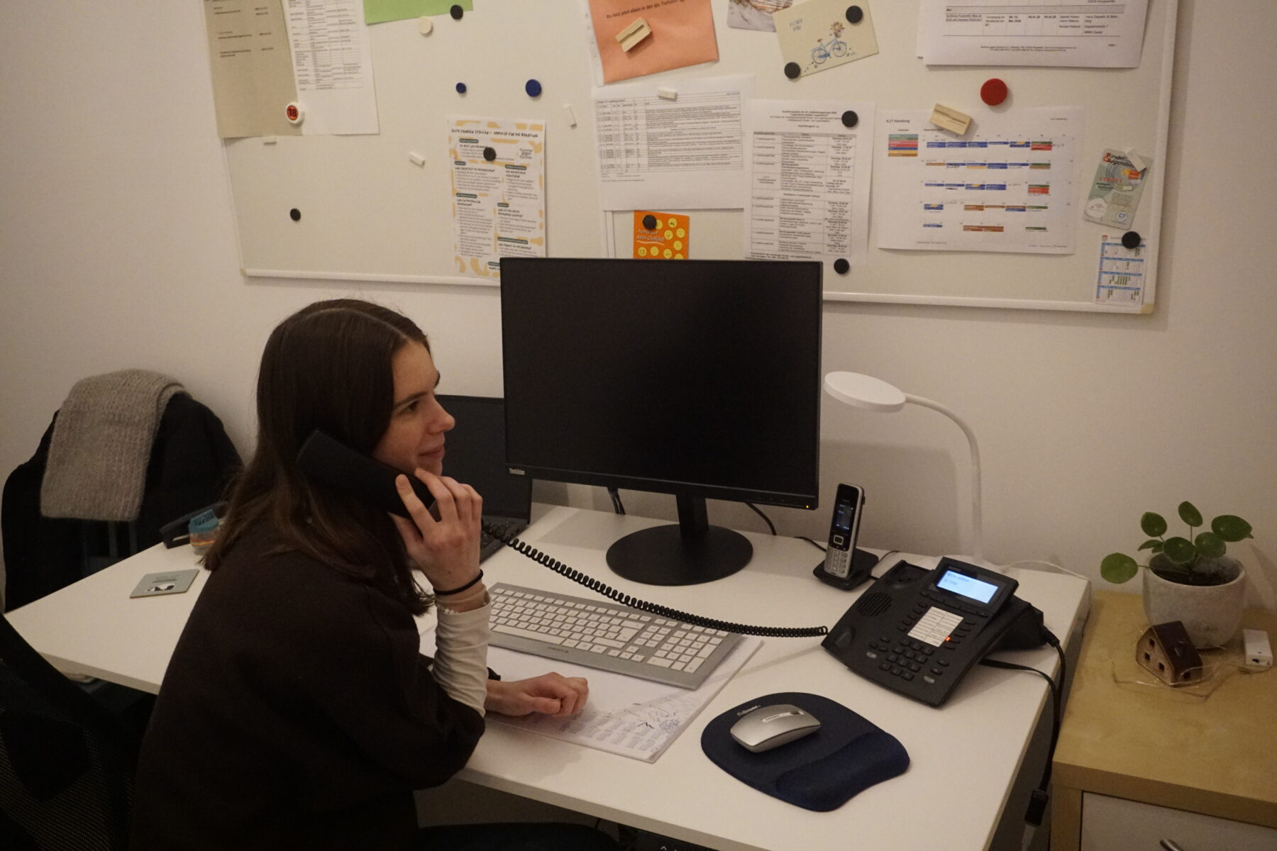 „Jugend hilft Jugend“-Beratung durch eine Helfende. Foto: Aaron Müller