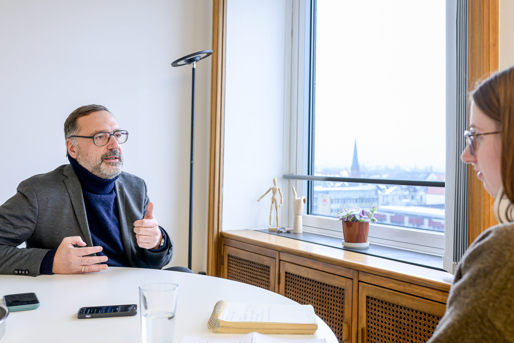 Im Gespräch erzählt Zierau, wie er mit Interessenskonflikten umgeht. Foto: Rainer Wiemers