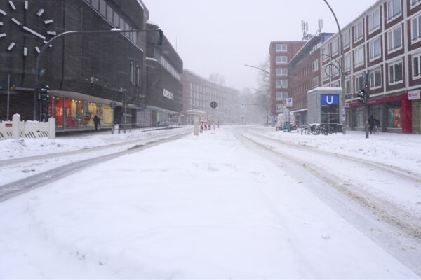 Angesichts des Schneesturms bleiben viele zu Hause. Foto: Jasper Karin
