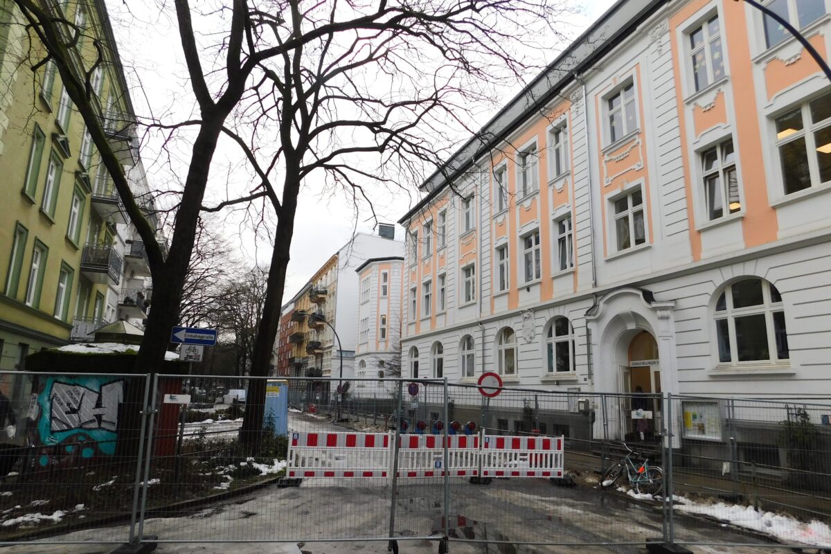 Ein Teil der Rellinger Straße wurde für Bauarbeiten abgesperrt. Foto: Alexis Milne