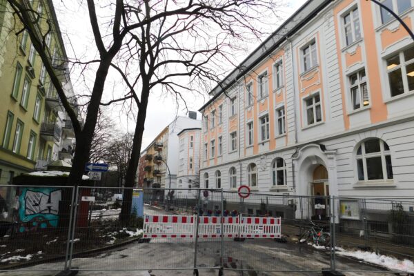 Ein Teil der Rellinger Straße wurde für Bauarbeiten abgesperrt. Foto: Alexis Milne