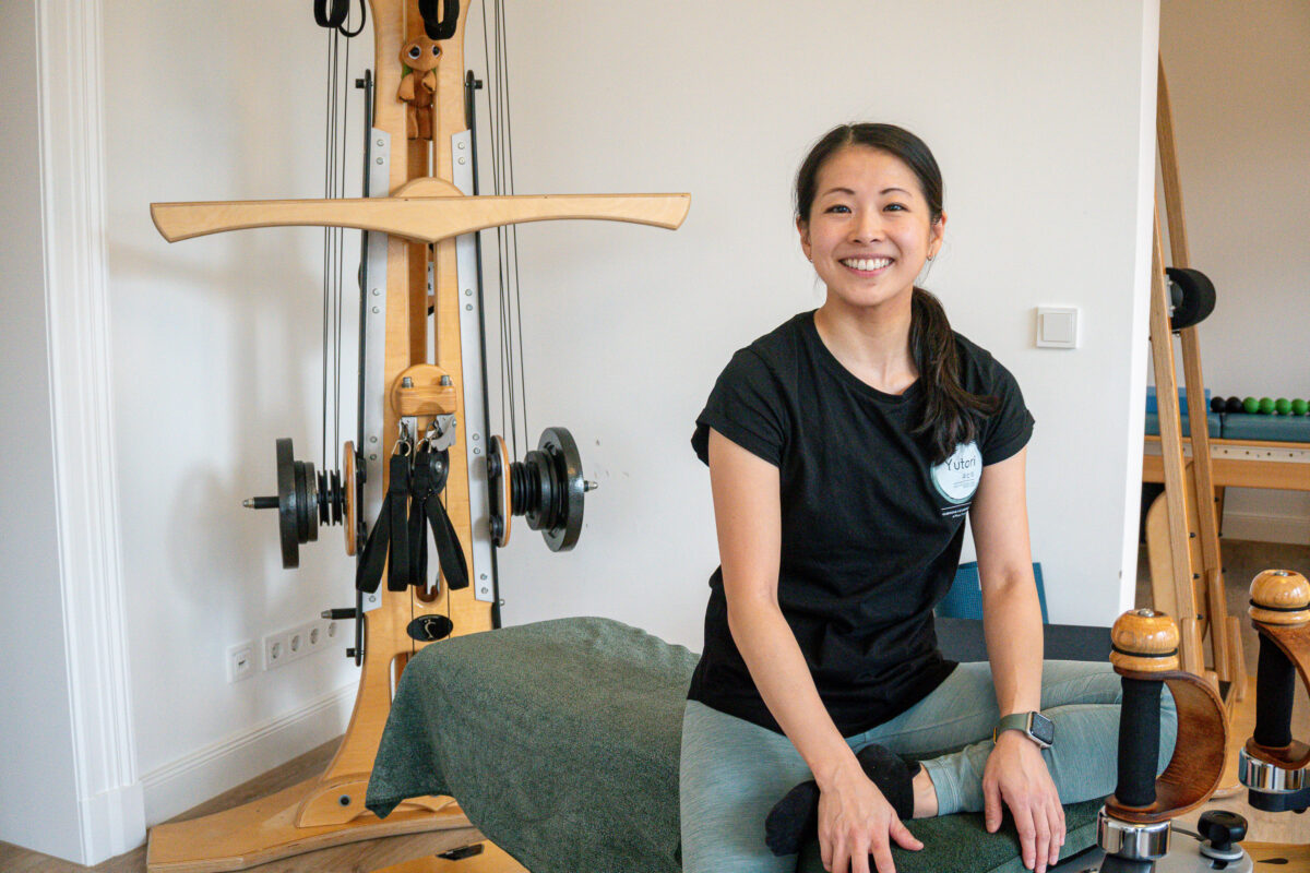 In ihrem Studio schafft Hinako Sakuraoka Raum für Bewegung, Achtsamkeit und persönliche Entwicklung. Foto: Hinako Sakuraoka/YUTORI