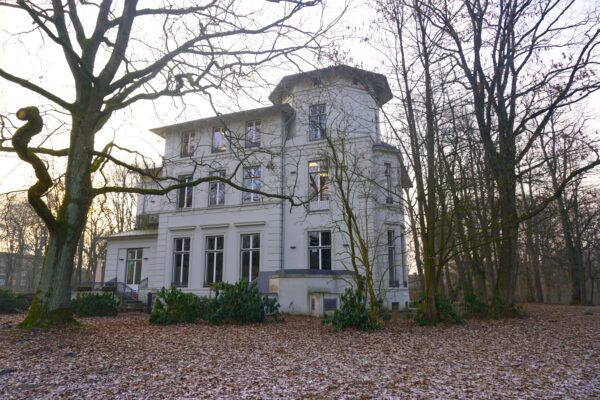 Eigentlich soll die Amsinckvilla öffentlich genutzt werden, bisher ist das nicht der Fall. Foto: Jasper Karin